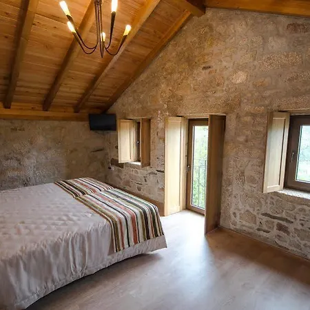 Casa De Vilarinho By Geres Casas Bouro